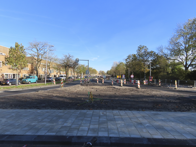 902806 Gezicht in de Marnixlaan te Utrecht, tijdens de herinrichting tot Westelijke Stadsboulevard, vanaf de nieuwe ...